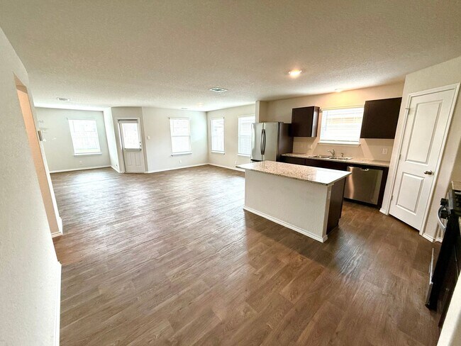 Foto del edificio - **APPLICATION RECEIVED** Available Now! MU...