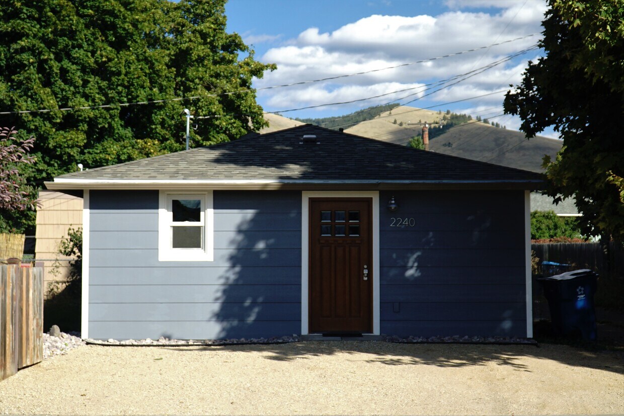 Primary Photo - 2240 S Catlin St