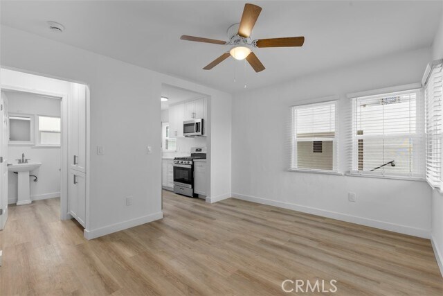 Primary Photo - 908 Manhattan Ave