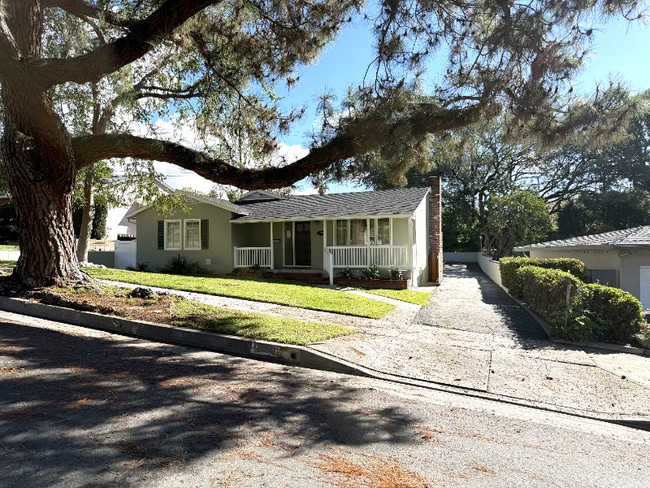 Building Photo - 1090 Pine Bluff Dr