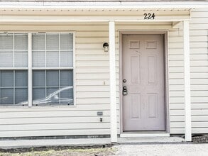 Building Photo - 224 Runnymeade Dr