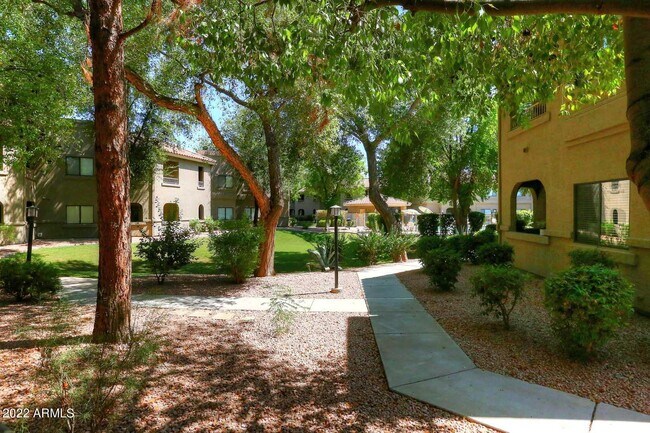 Foto del edificio - 15225 N 100th St