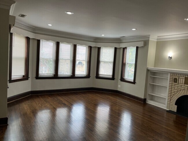 Foto del edificio - 6615 S Sacramento Ave