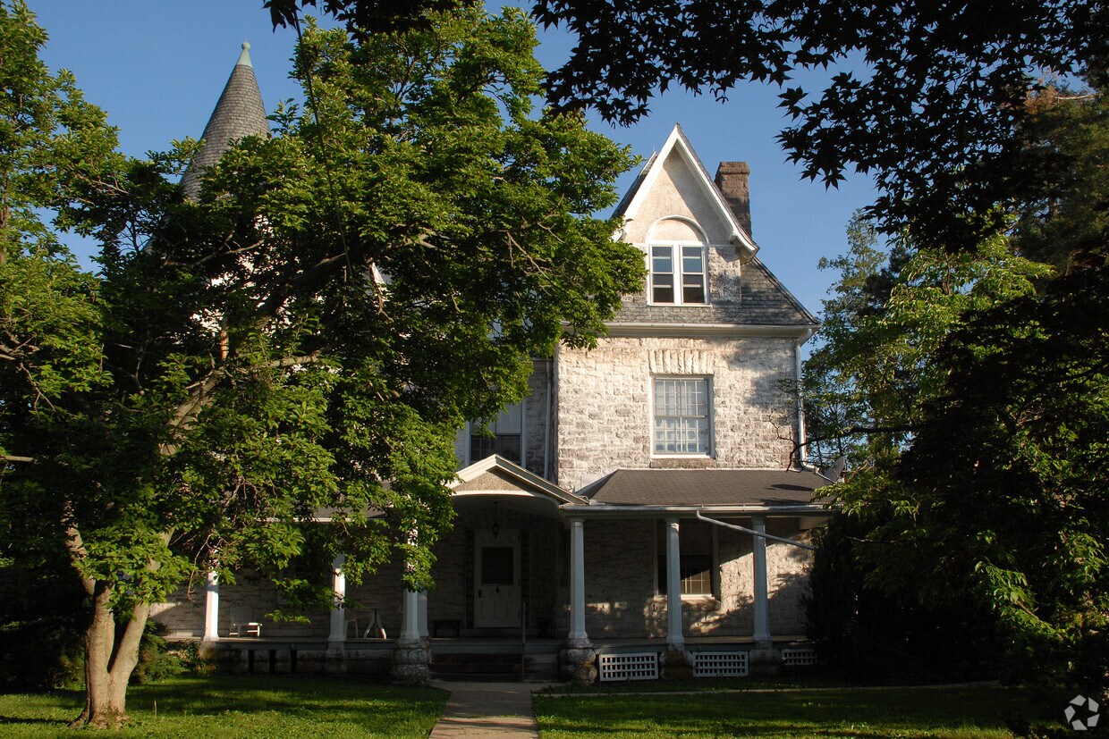 Building Photo - 1003 N Charlotte St