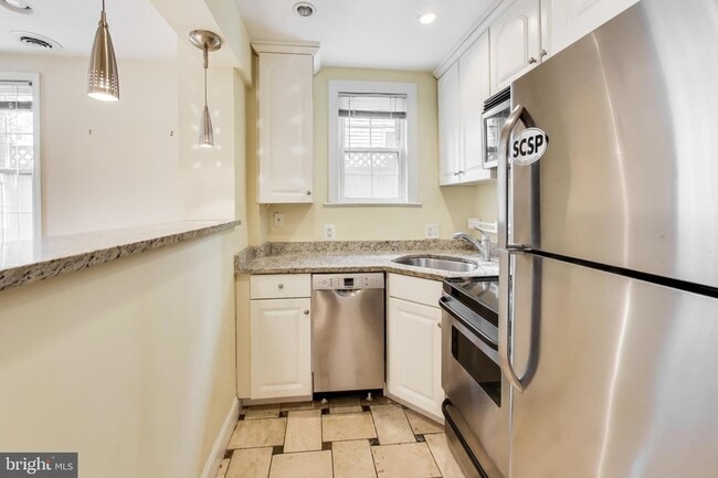 Building Photo - 8414 Flower Ave