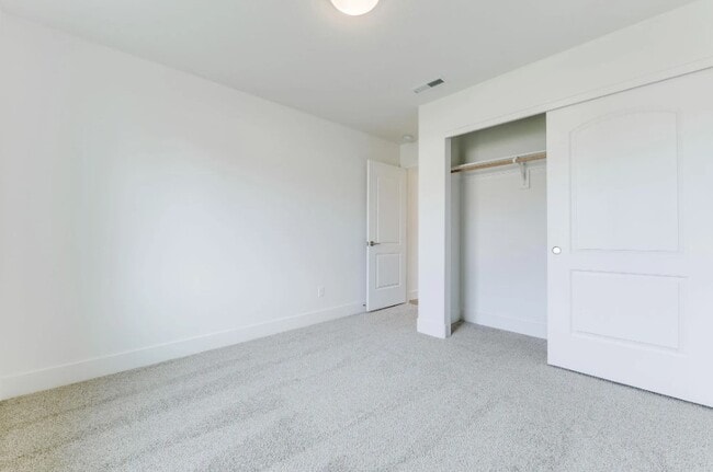 Building Photo - 95 E 22nd Ave