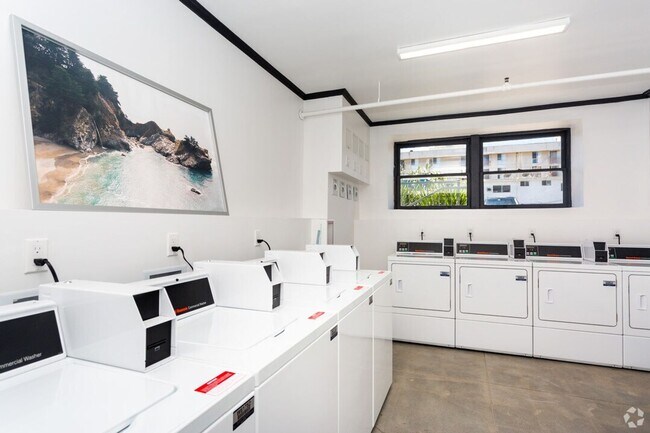 Interior Photo - The Commodore