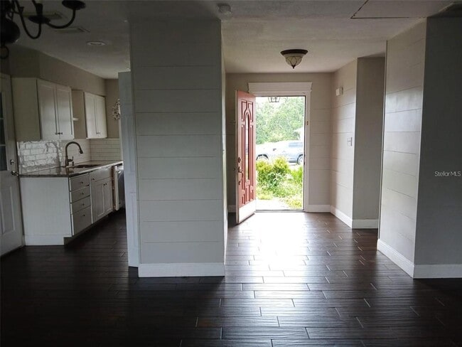 Building Photo - 21 Sandalwood Dr