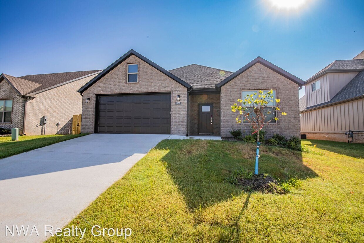 Foto principal - 3 br, 2 bath House - 1070 Bootleg Road