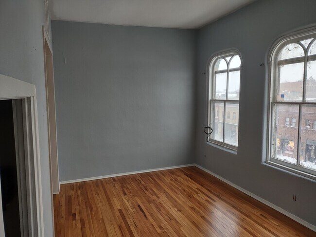 Building Photo - 105 2nd St E