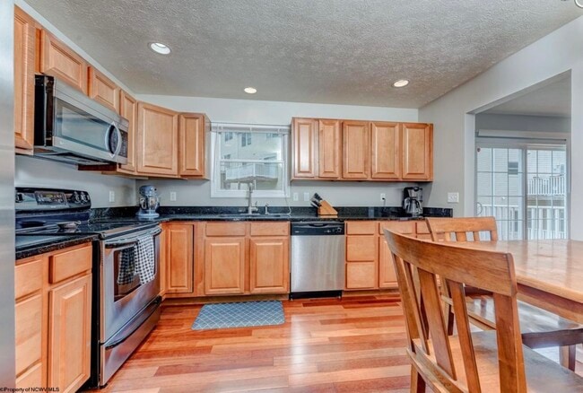 Building Photo - 276 Palisades Dr