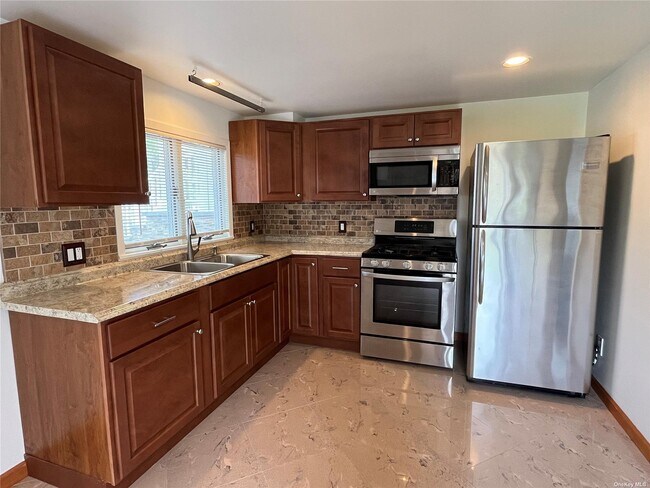 Foto del edificio - 12 Reed Dr