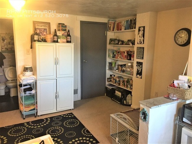 Building Photo - 1 Bedroom/ 1 Bath Available in Greenfield!!
