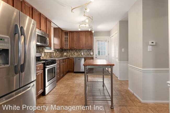 Foto del edificio - 3 br, 2.5 bath House - 11117 Kingfisher Drive