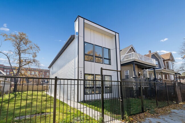 Foto del edificio - 4839 W Huron St