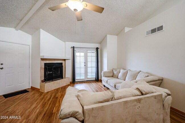 Foto del edificio - 16402 N 31st St