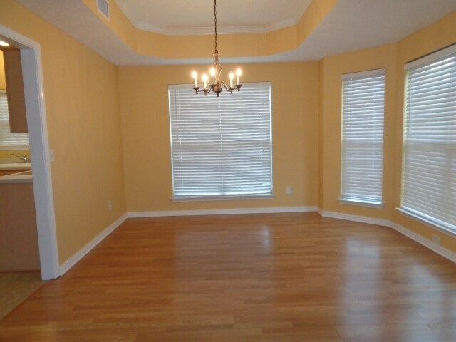 Building Photo - 1010 Oakhall Dr