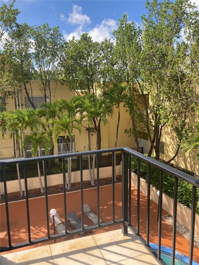 Foto del edificio - 18100 Atlantic Blvd
