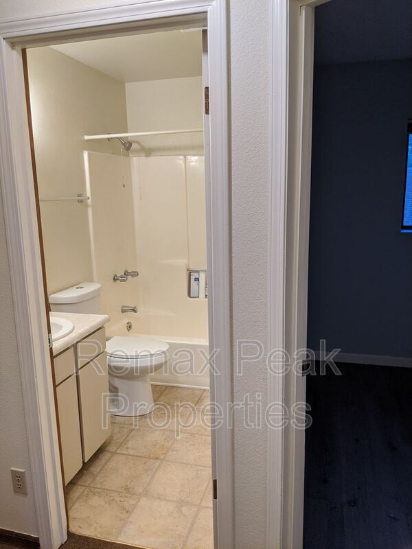 Foto del edificio - 321 N Park St