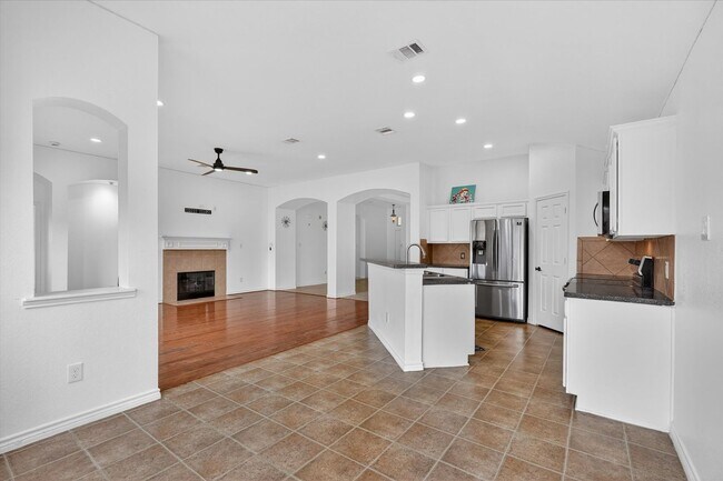 Foto del edificio - Updated Open Floor plan home in Cedar Hill