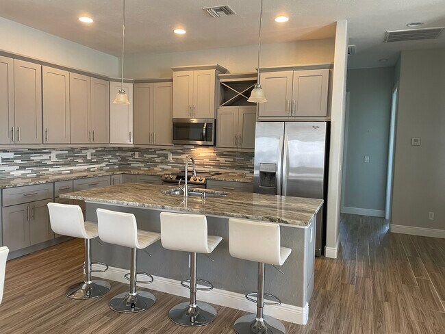 Building Photo - 27049 Serrano Way