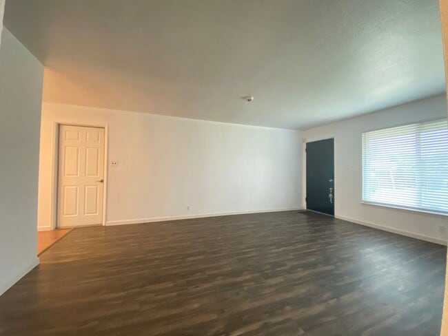 Building Photo - Spacious 4 Bedroom Home in Morada