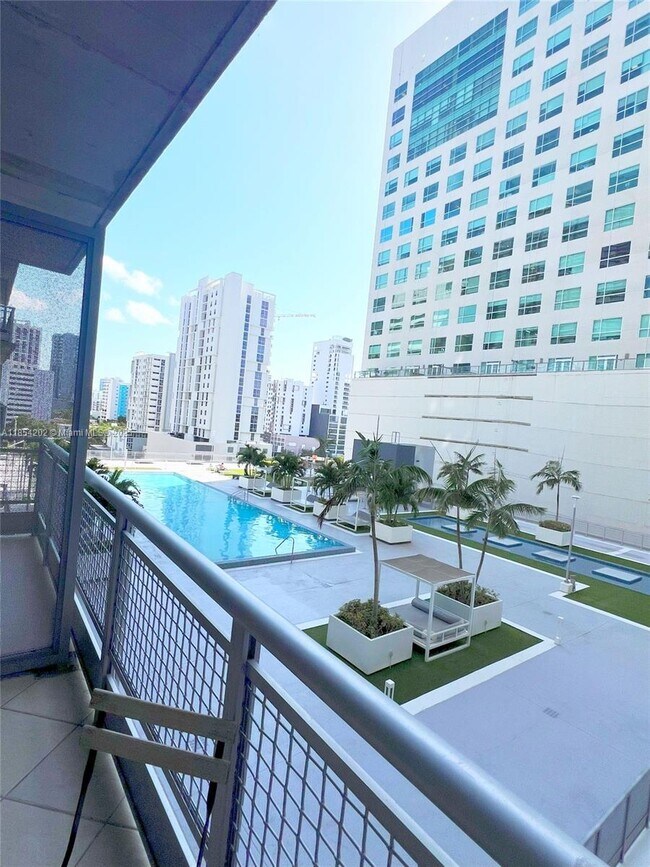 Foto del edificio - 690 SW 1st Ct