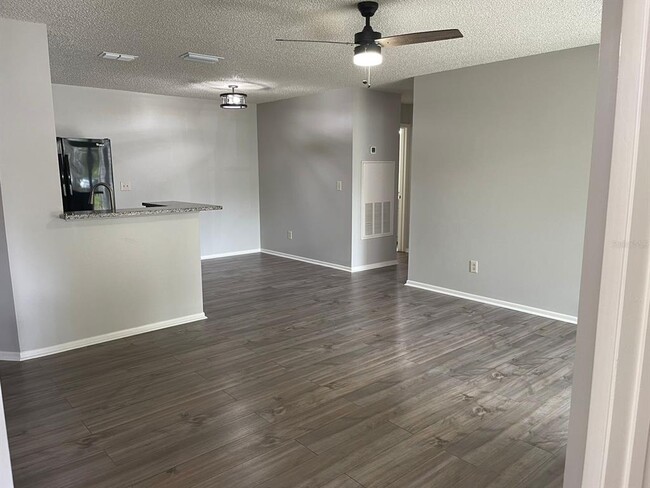 Building Photo - 2564 Grassy Point Dr