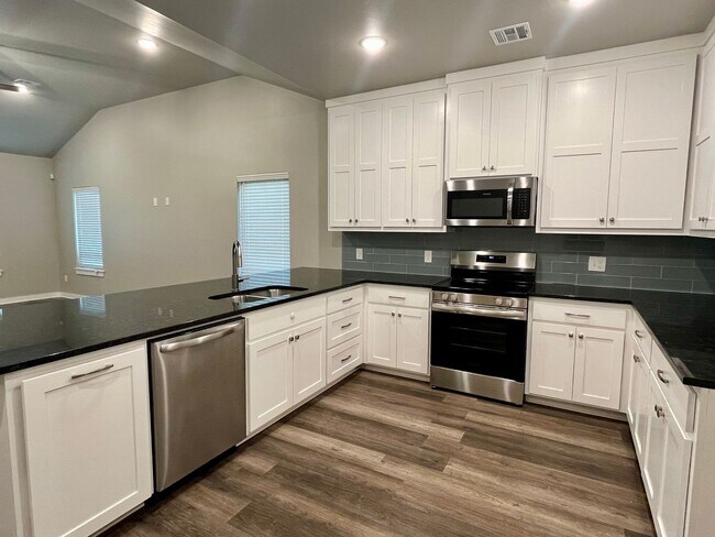 Building Photo - Beautiful 2 Bed 2 Bath!