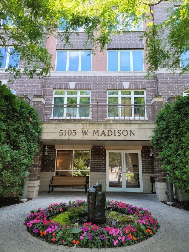 Primary Photo - 5105 Madison St