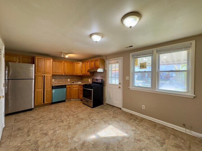 Photo - Charming 3 Bedroom/ 1 Bathroom in Dundalk,... House