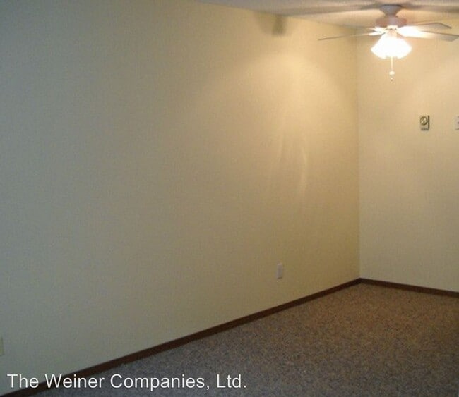 Building Photo - 403 E Elm St
