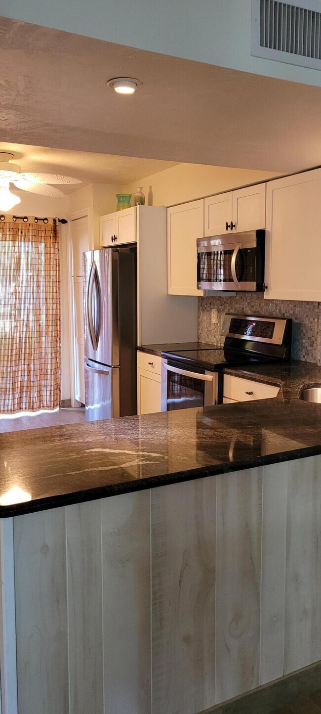 Building Photo - 403 Hayes Ave