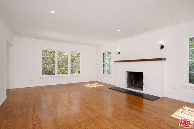 Building Photo - 135 N Orange Dr
