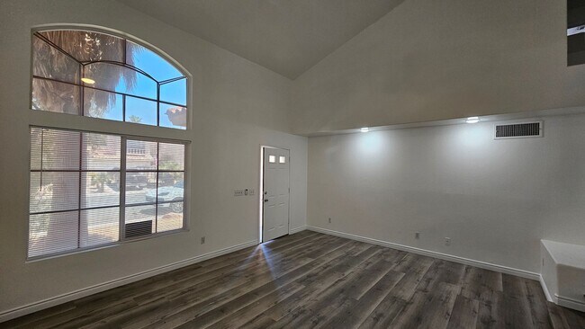 Foto del edificio - 4 Bedrooms near Silverado Ranch!