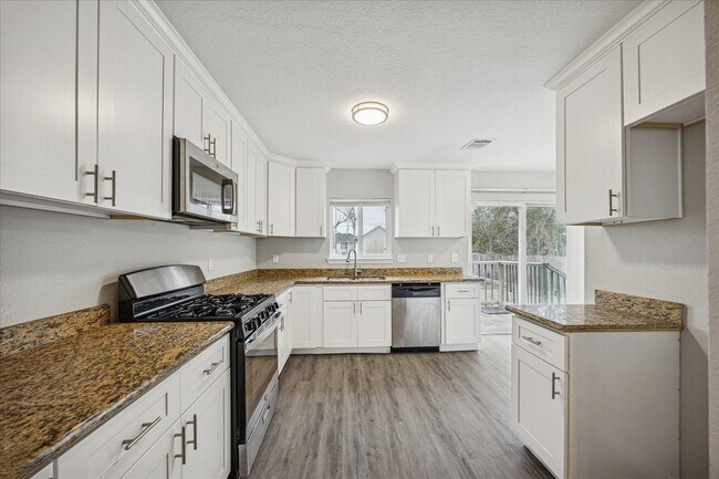 Foto del edificio - 5126 Higgins St