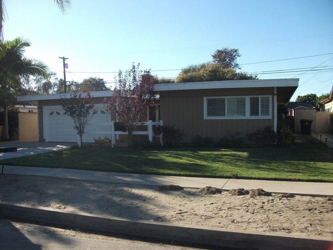 Primary Photo - 4BD/2BA Available Near El Dorado Park!!
