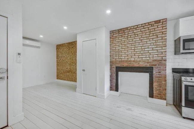 Building Photo - 0 bedroom in New York NY 10003