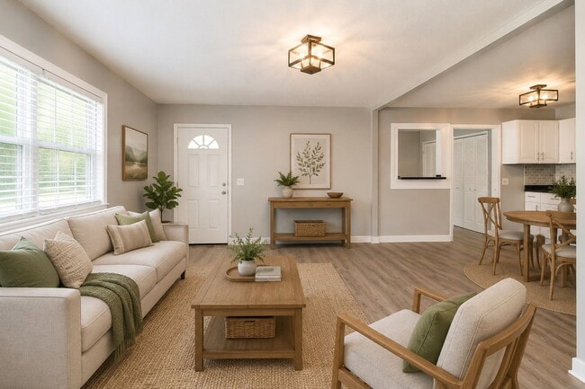 Building Photo - 1635 Dogwood Dr