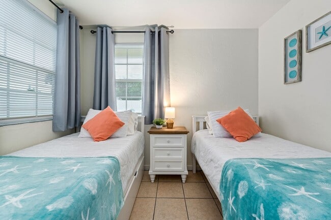 Building Photo - 6 Palmetto Dr