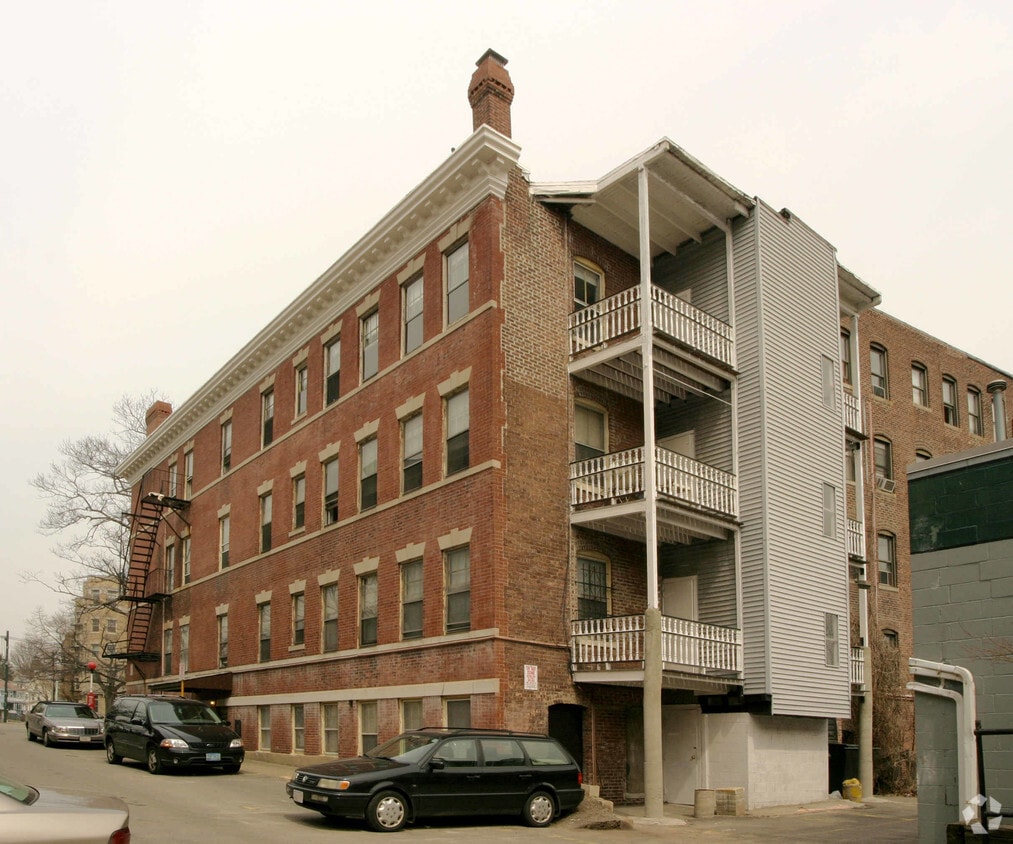 Building Photo - 1322 Commonwealth Ave