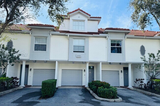 Foto del edificio - 2036 Alta Meadows Ln