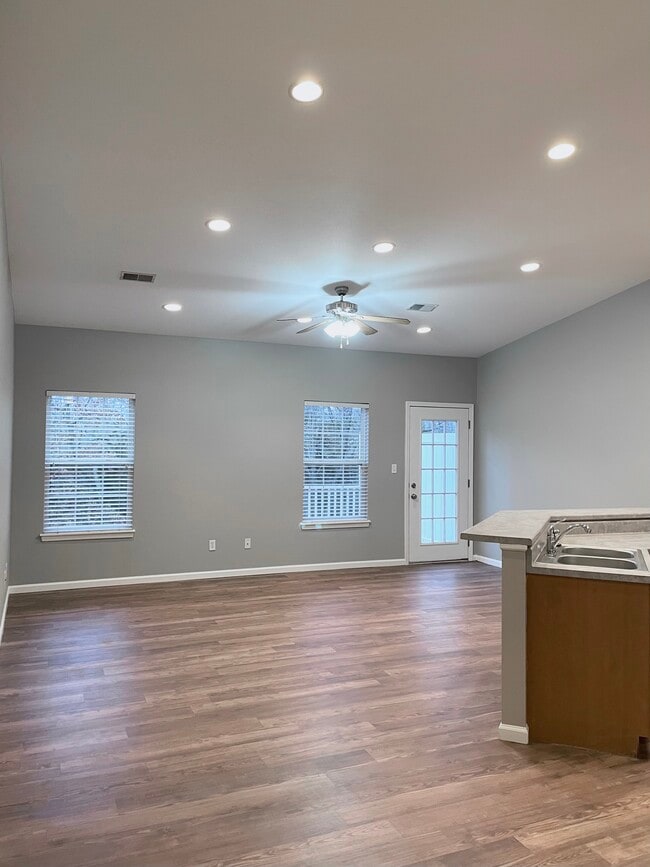 Building Photo - 10563 Butler Cir