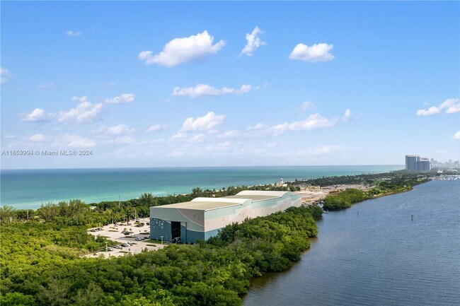 Foto del edificio - 300 Bayview Dr