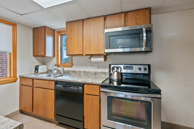 Building Photo - 802 Dunster St