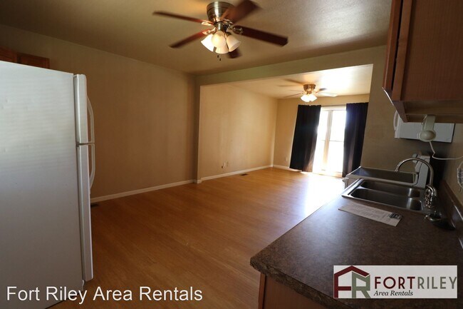 Building Photo - 3 br, 1 bath House - 1212 Marshall