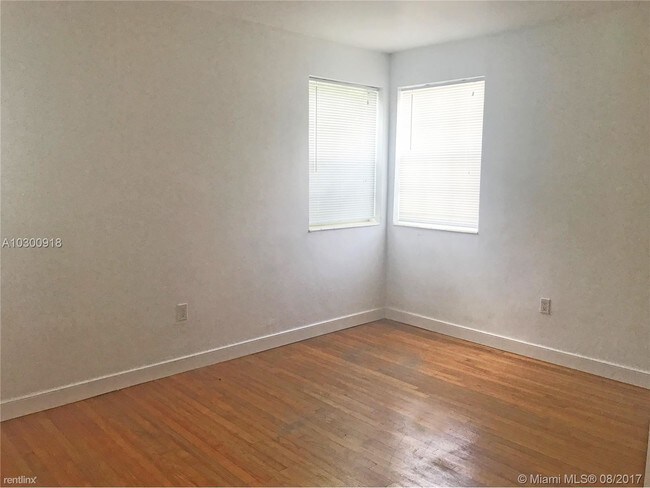 Building Photo - 1561 West Ave