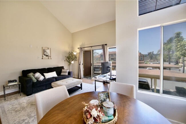 Building Photo - 15283 Maturin Dr