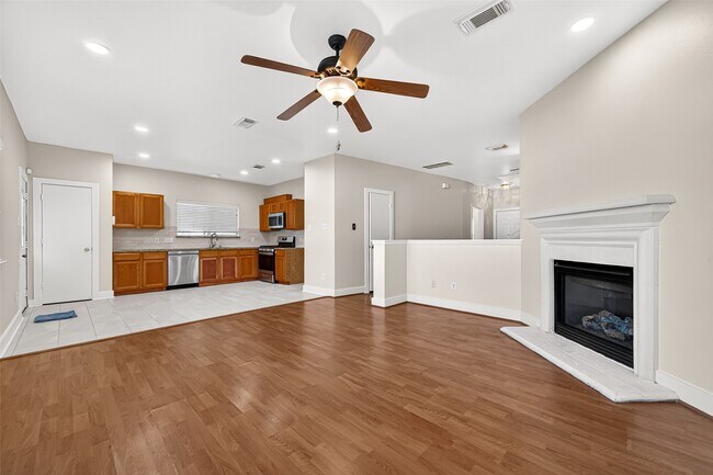 Foto del edificio - 6247 Settlers Lake Cir E