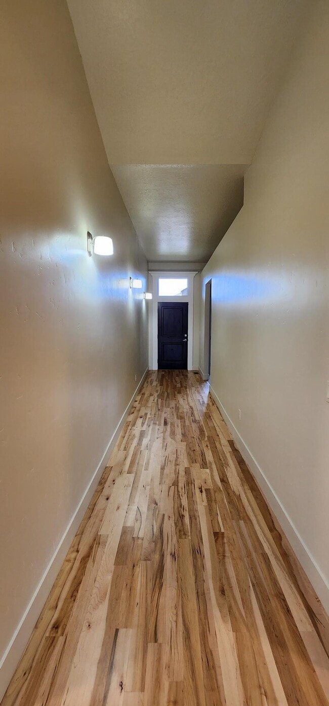 Building Photo - 2552 E Hidden Crk St